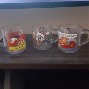 Glsss Garfield and looney toones mugs
